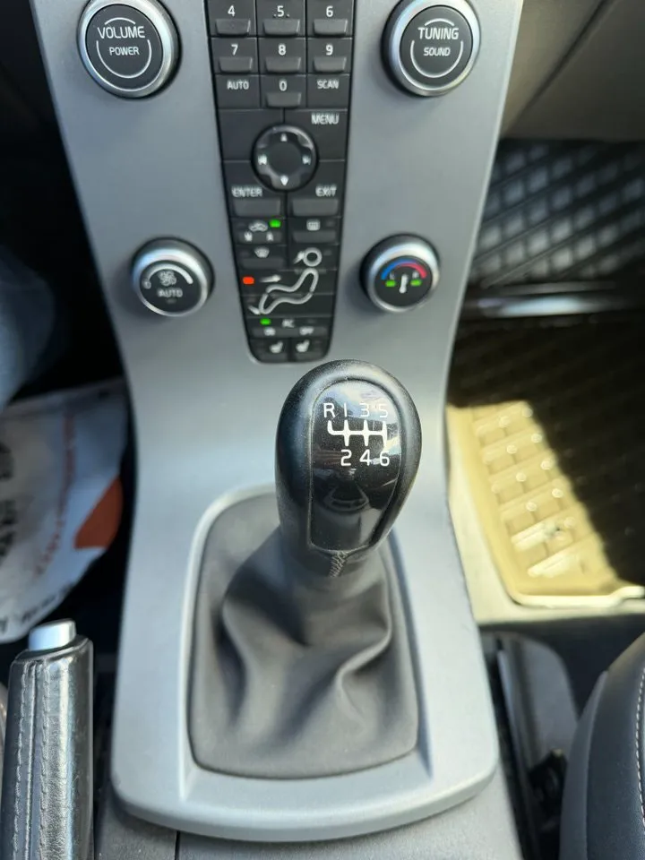 Vehicle image 24