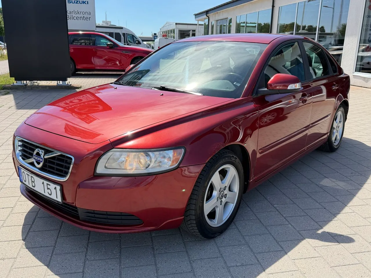 Vehicle image 15