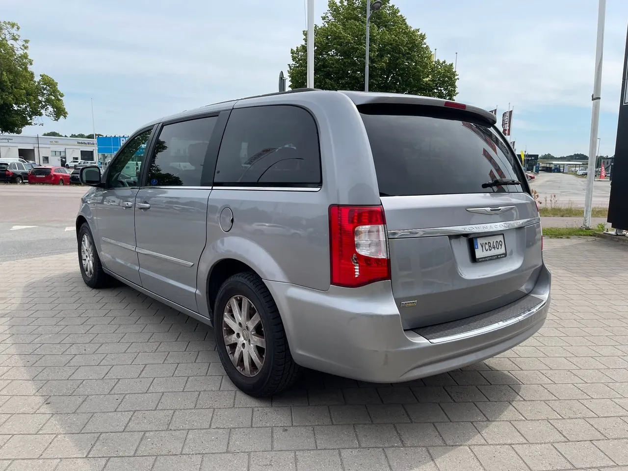 Vehicle image 6