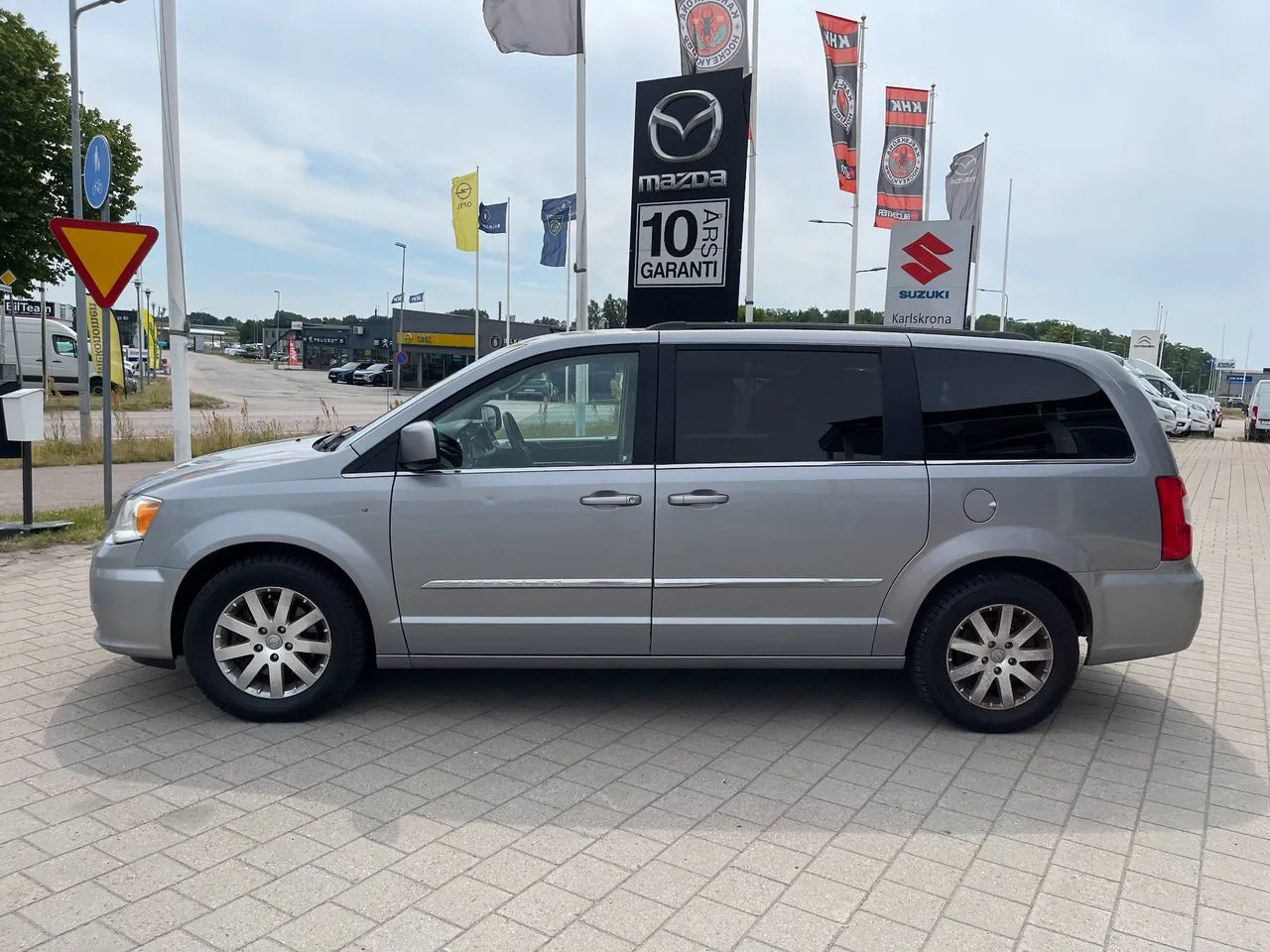 Vehicle image 7