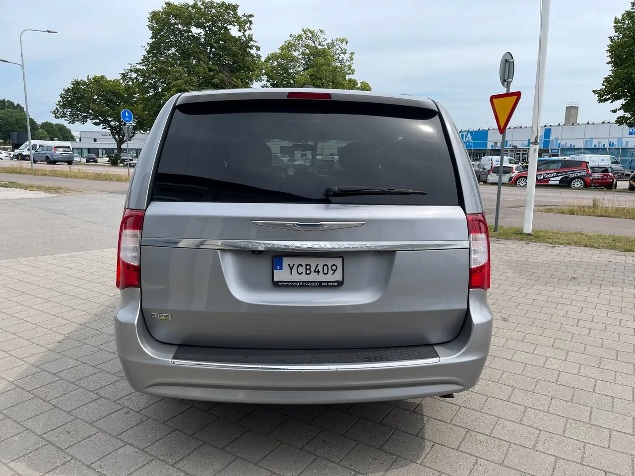 Vehicle image 5