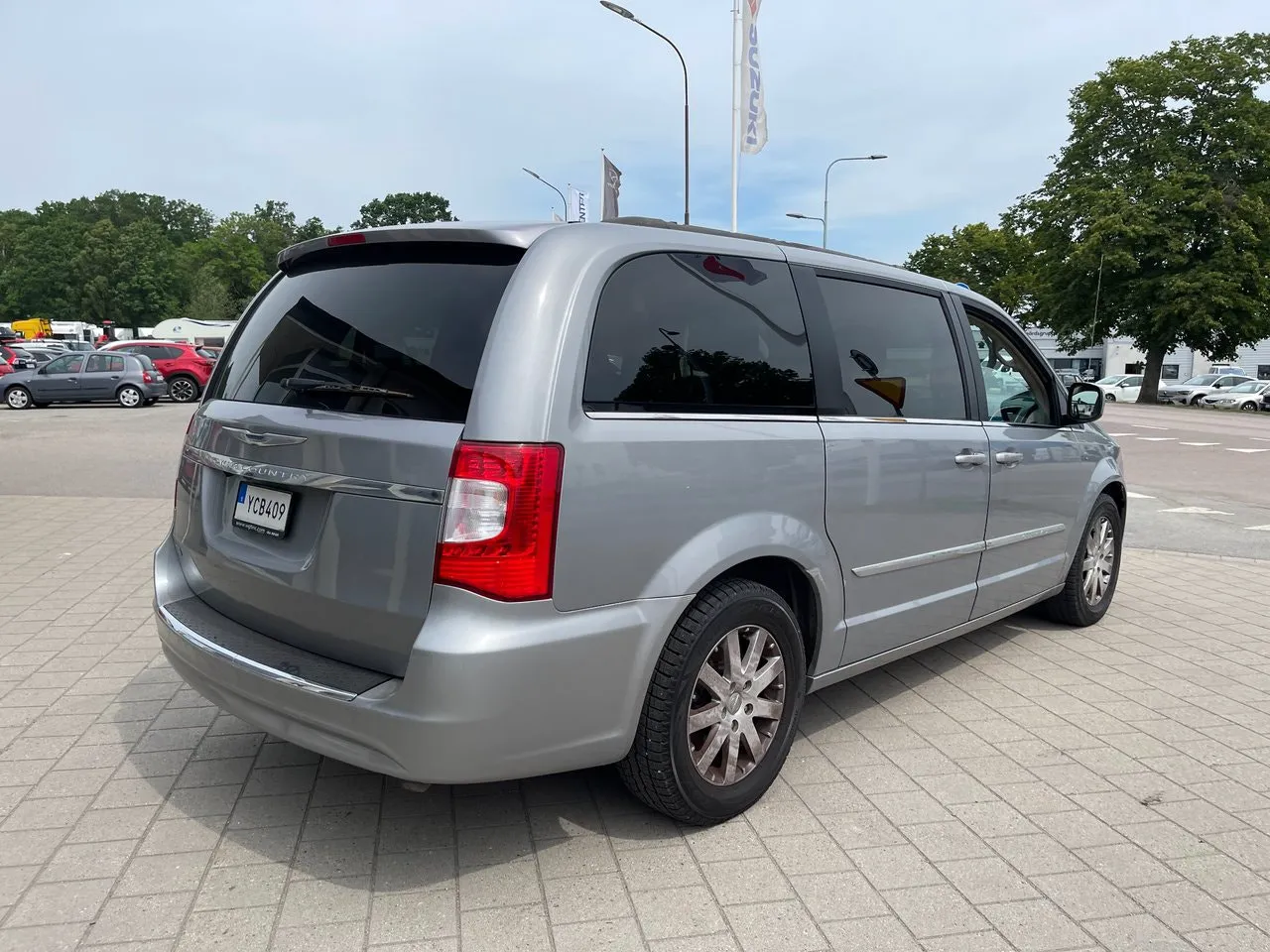 Vehicle image 4