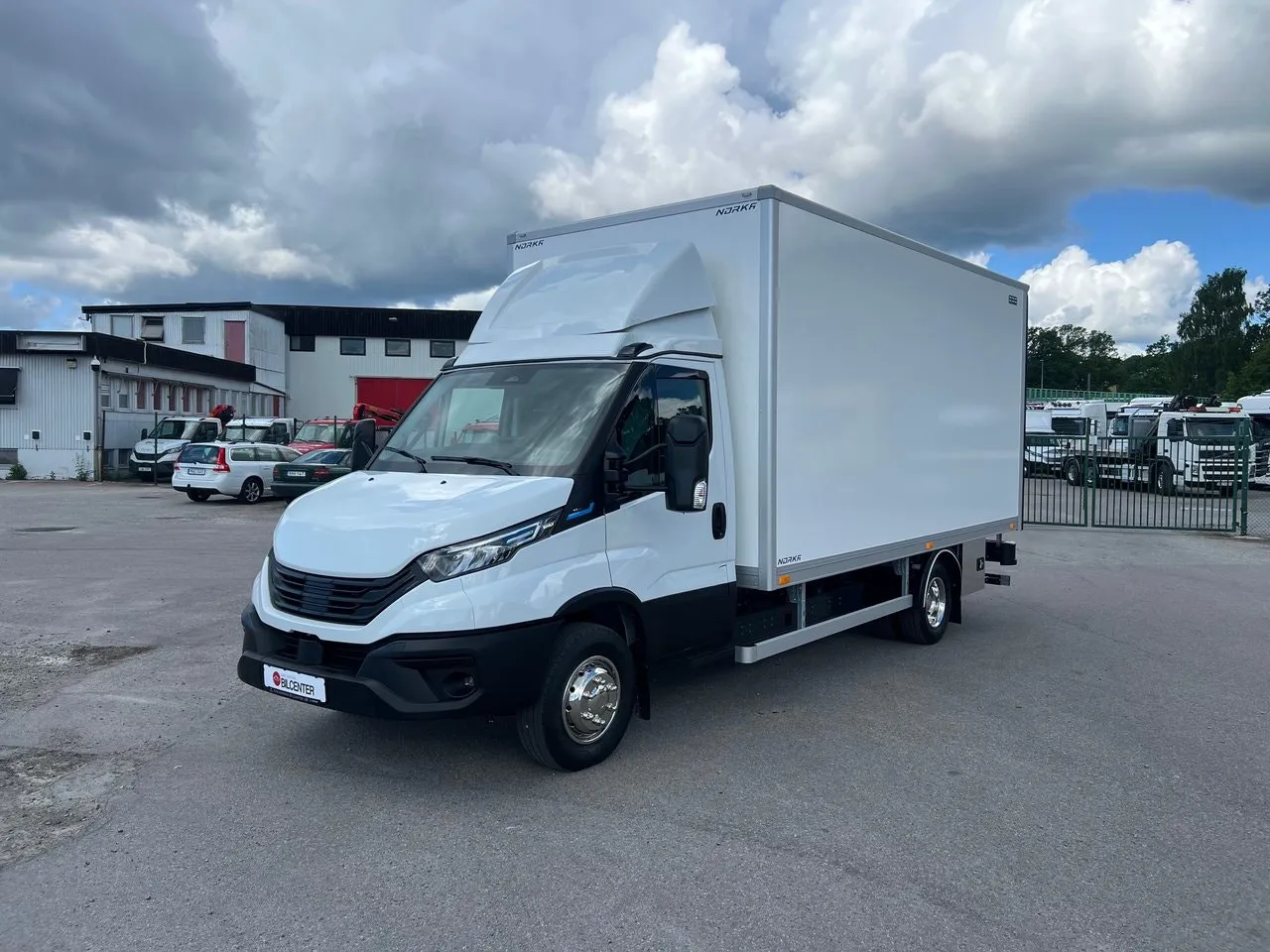 Vehicle image 13