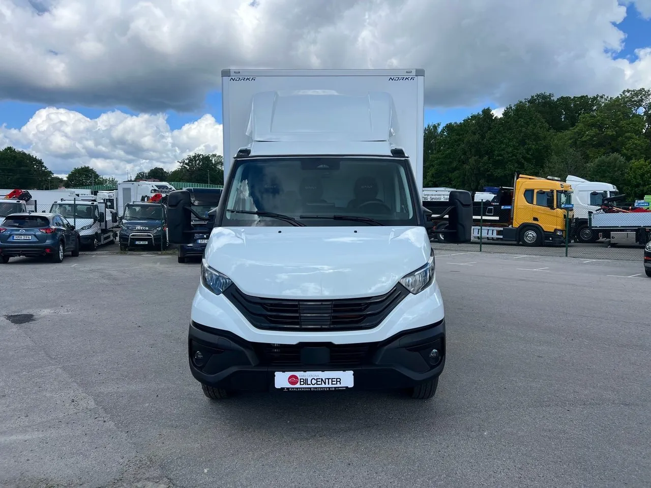 Vehicle image 16