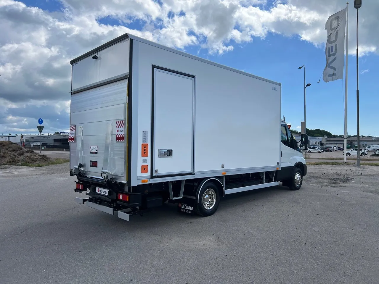 Vehicle image 28