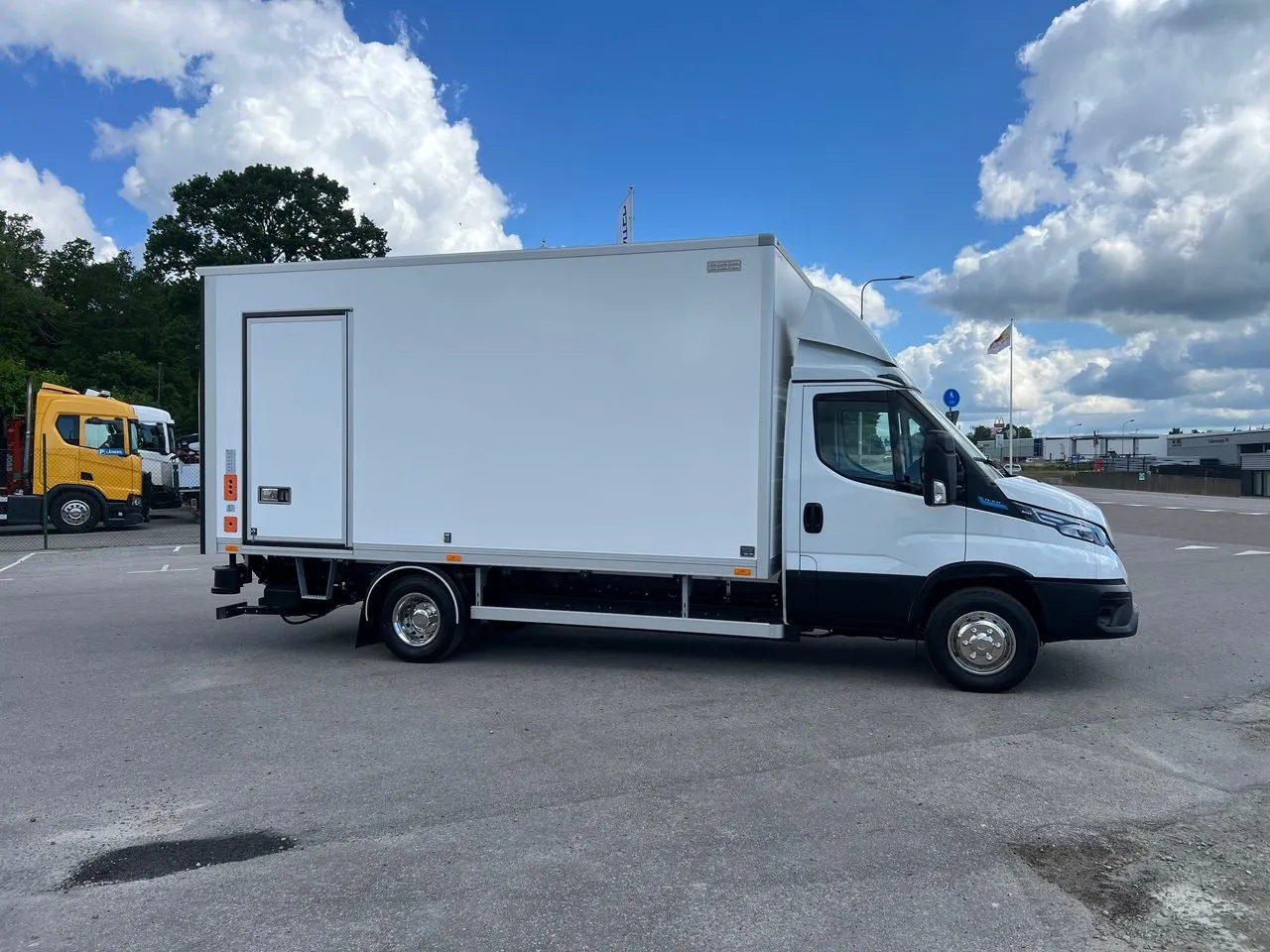 Vehicle image 22