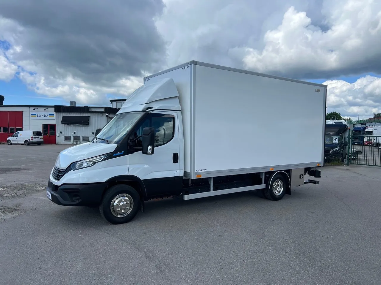 Vehicle image 12