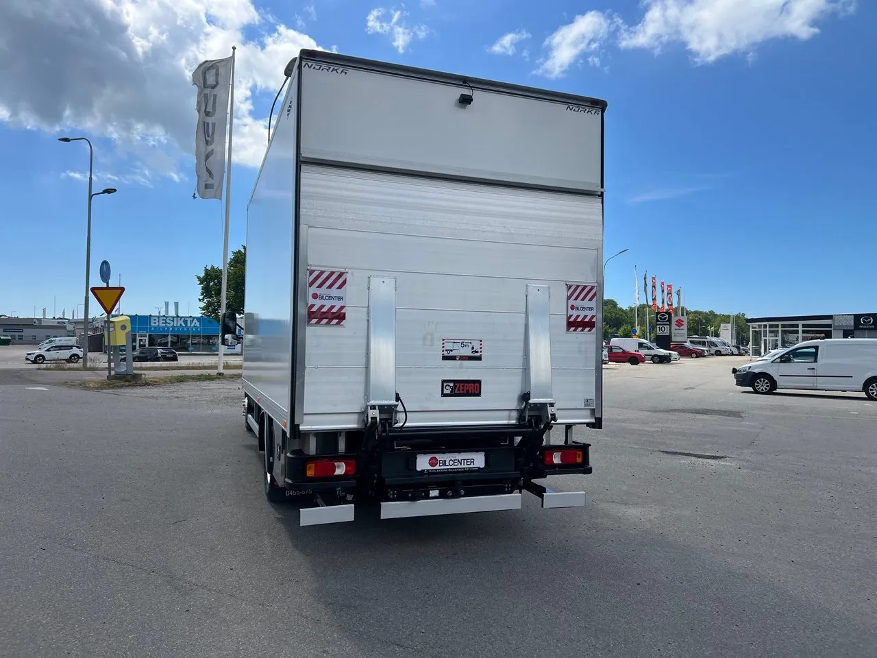 Vehicle image 33