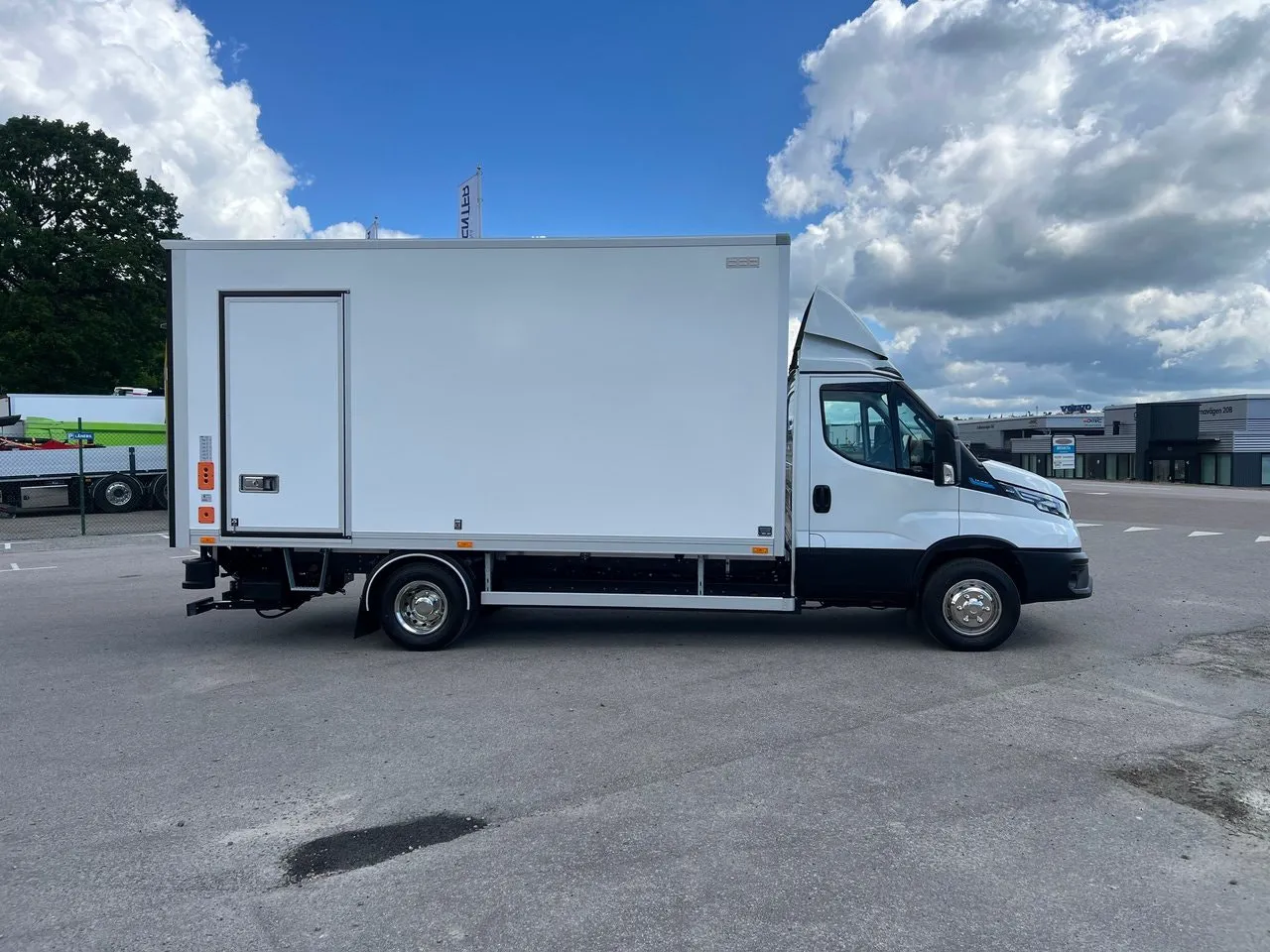 Vehicle image 23