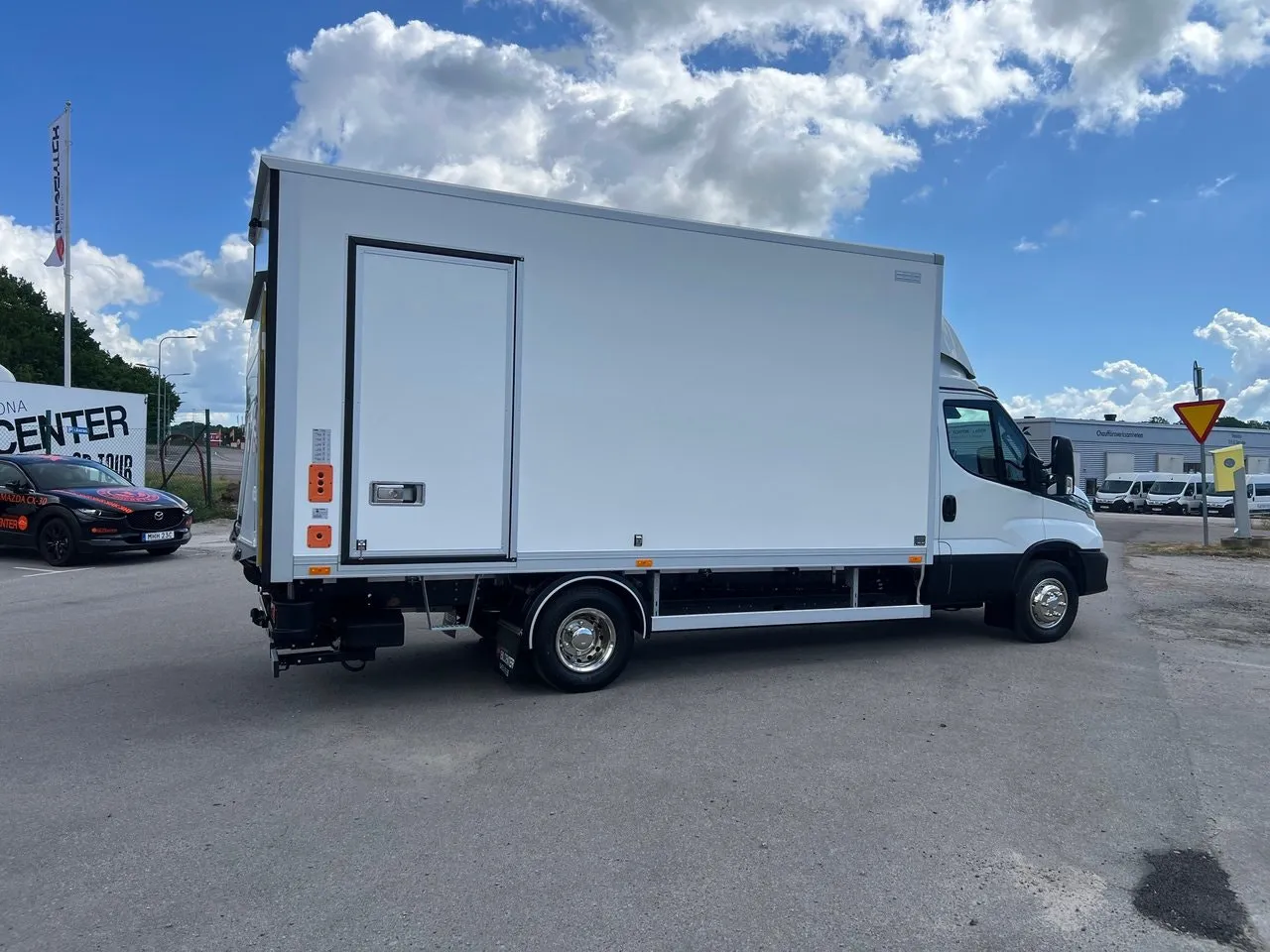 Vehicle image 26