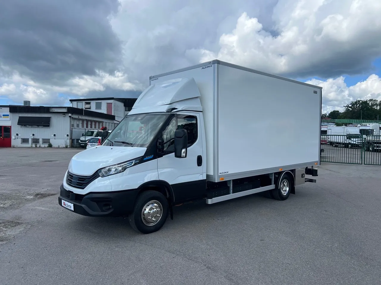 Vehicle image 11