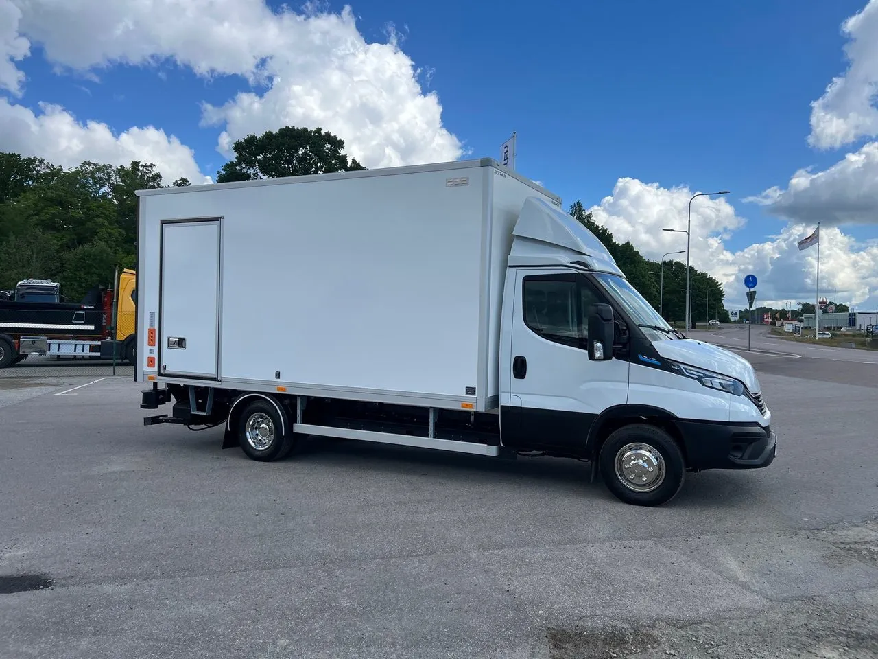 Vehicle image 21
