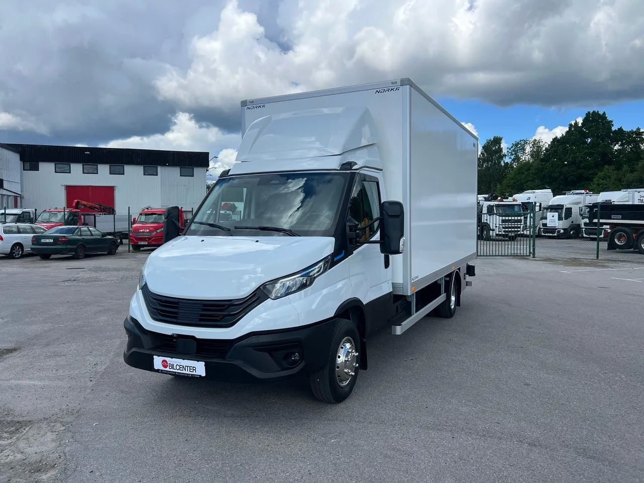 Vehicle image 14