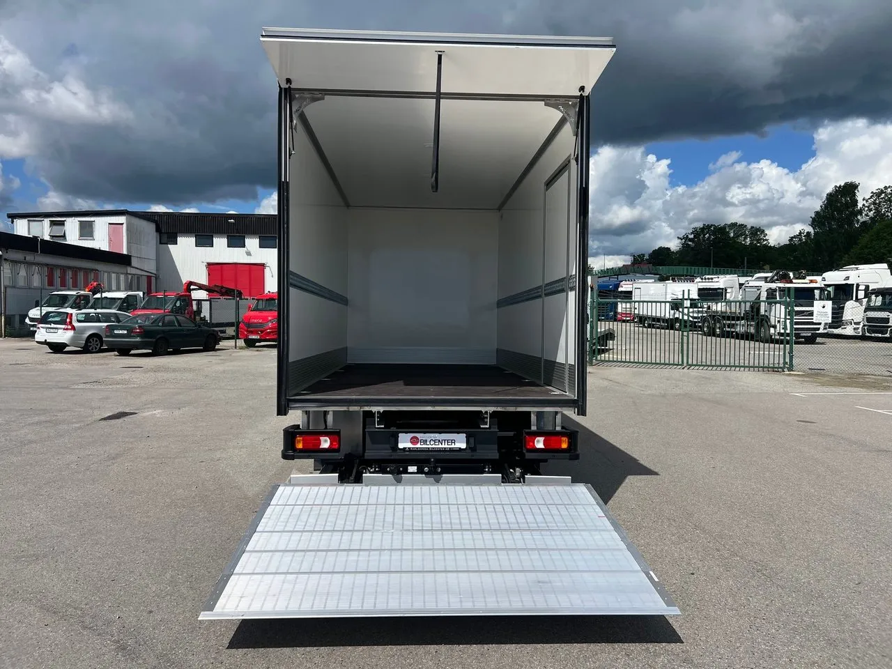 Vehicle image 5