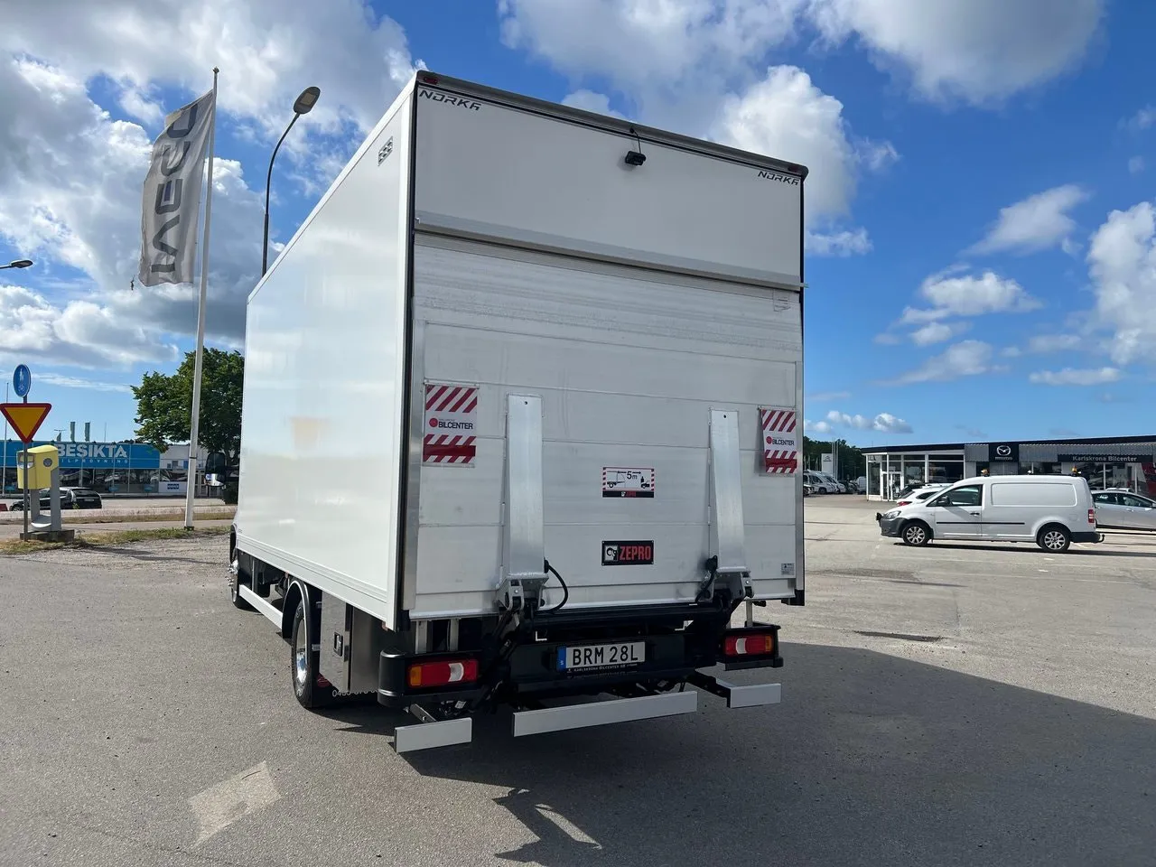 Vehicle image 25