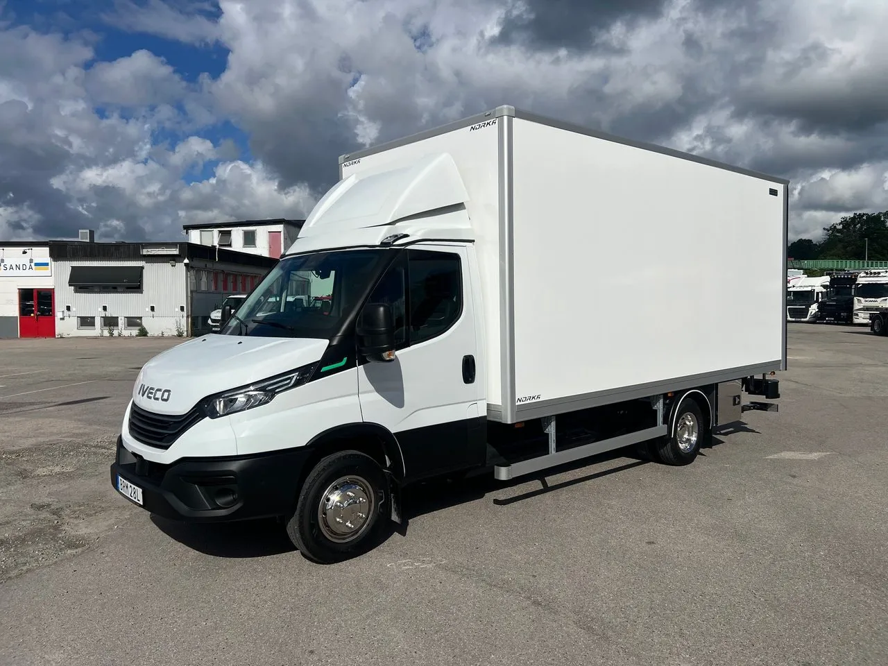 Vehicle image 17