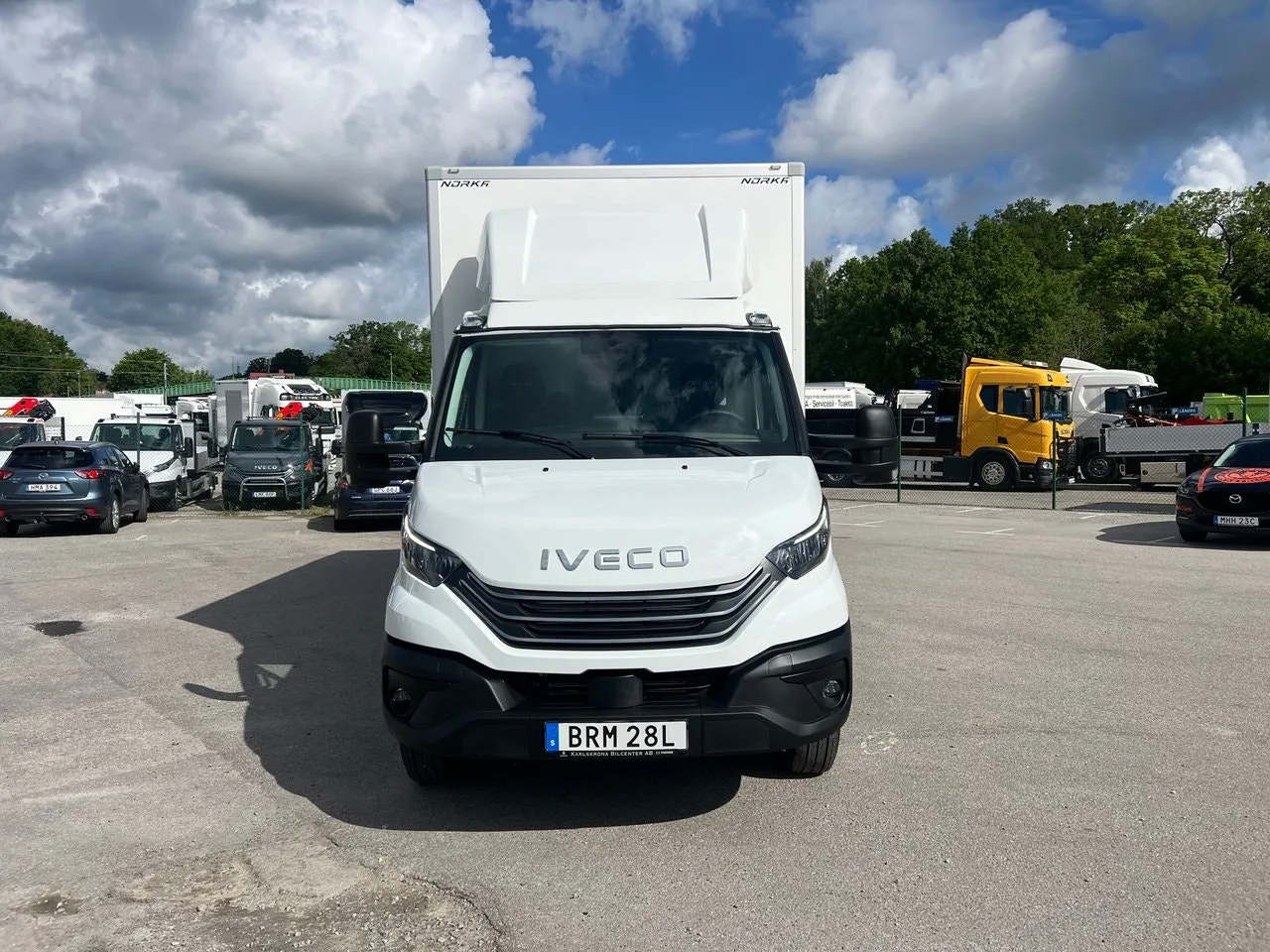 Vehicle image 10