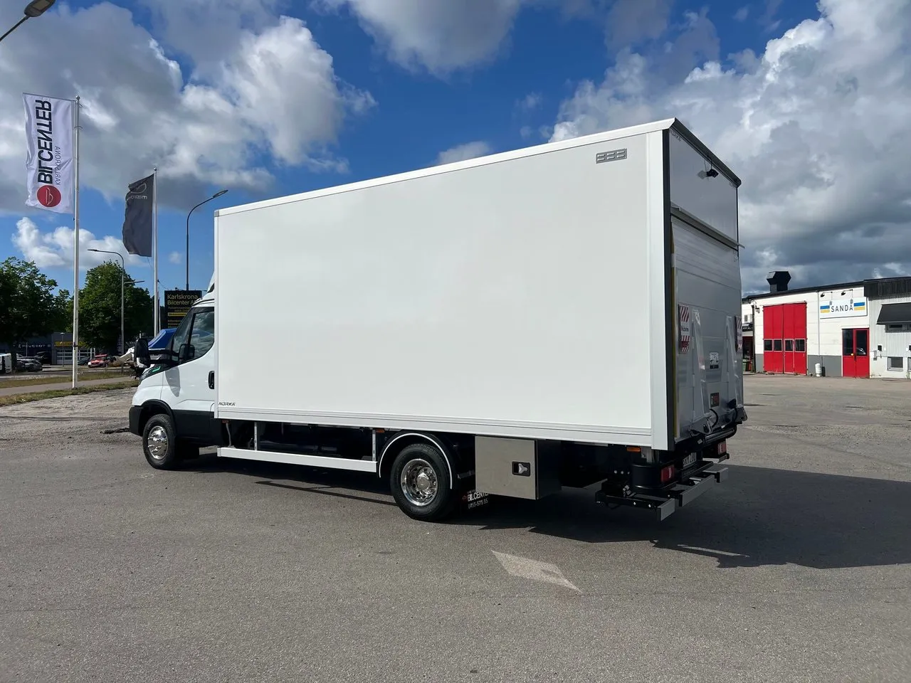 Vehicle image 22