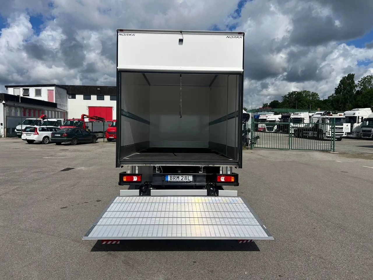 Vehicle image 6