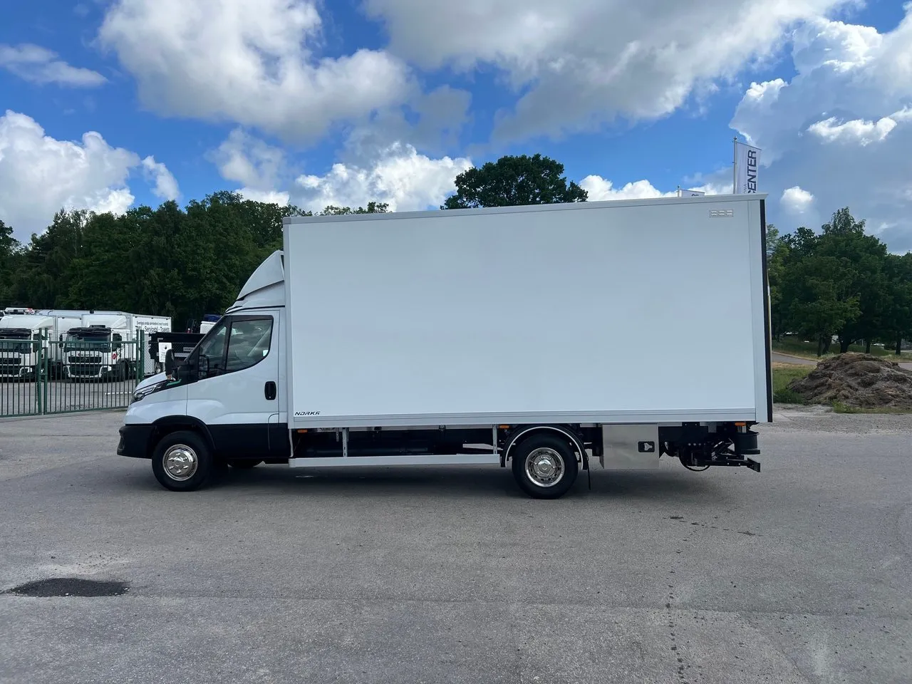 Vehicle image 37