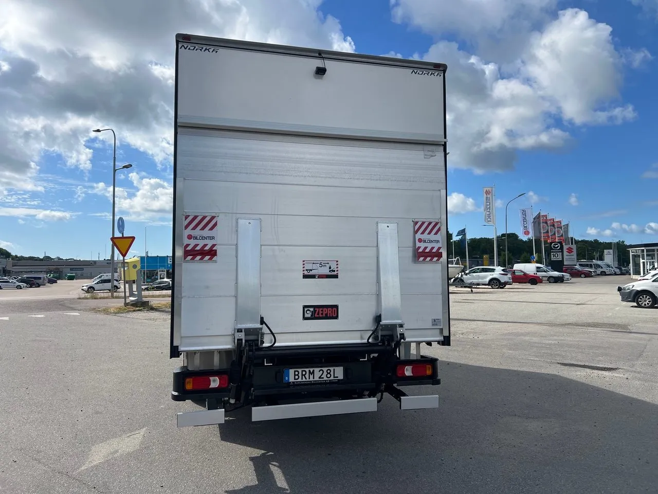 Vehicle image 26