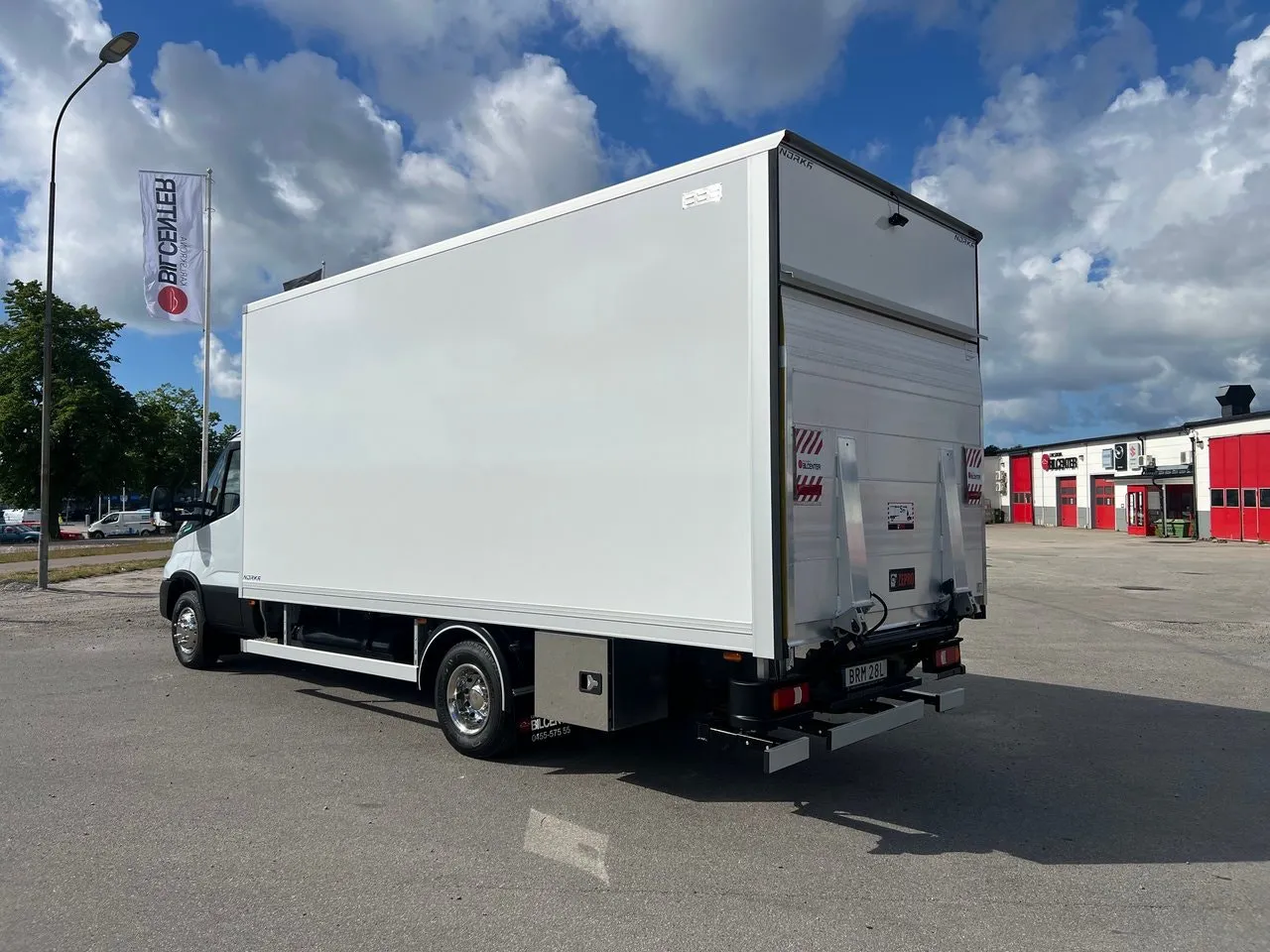 Vehicle image 23