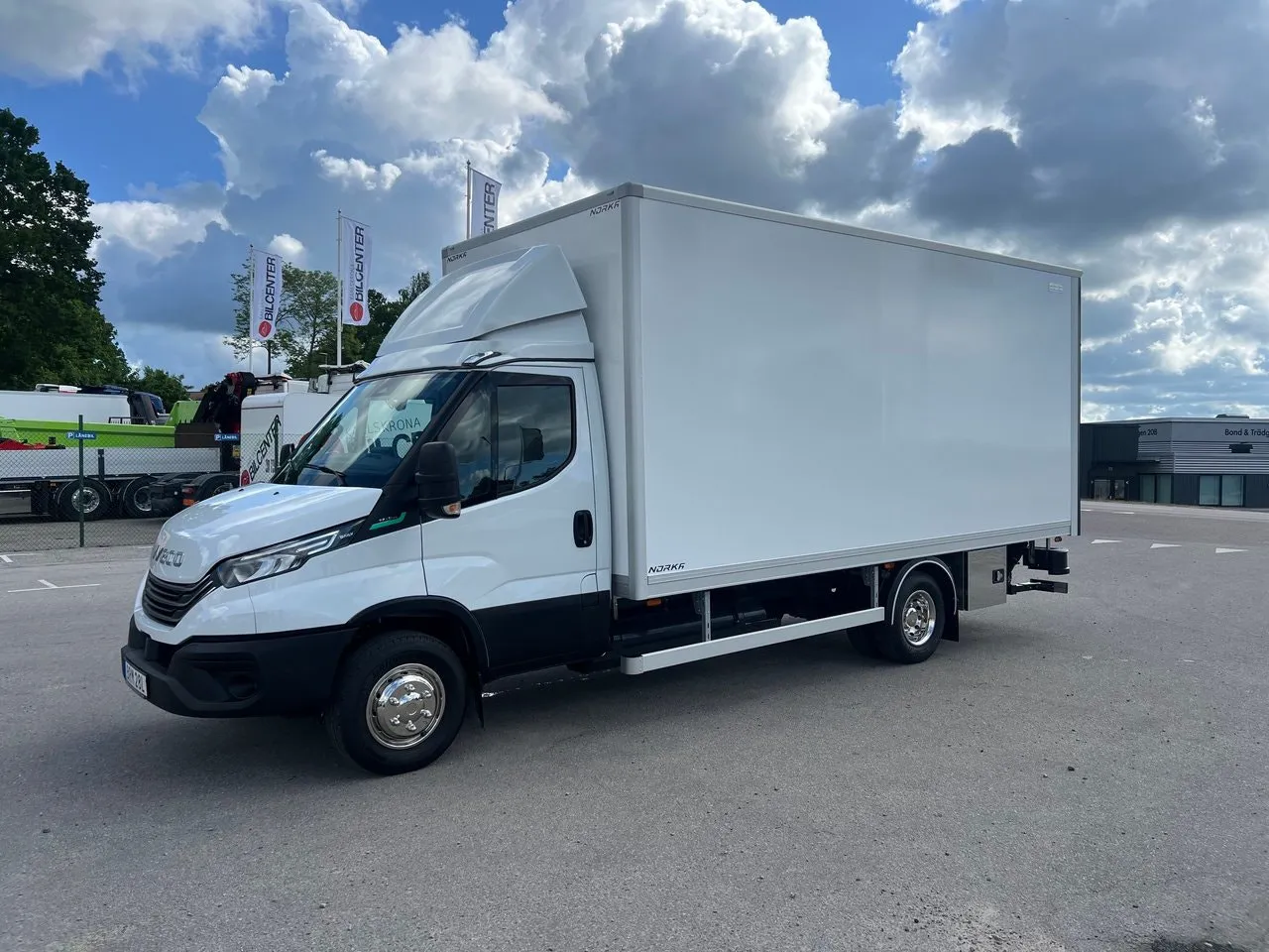 Vehicle image 33