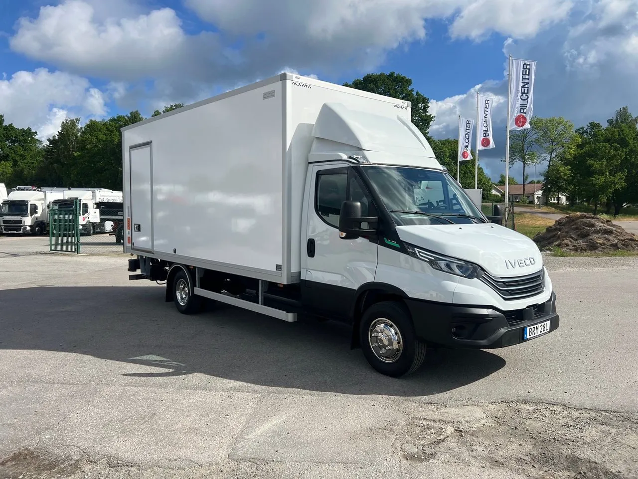 Vehicle image 13