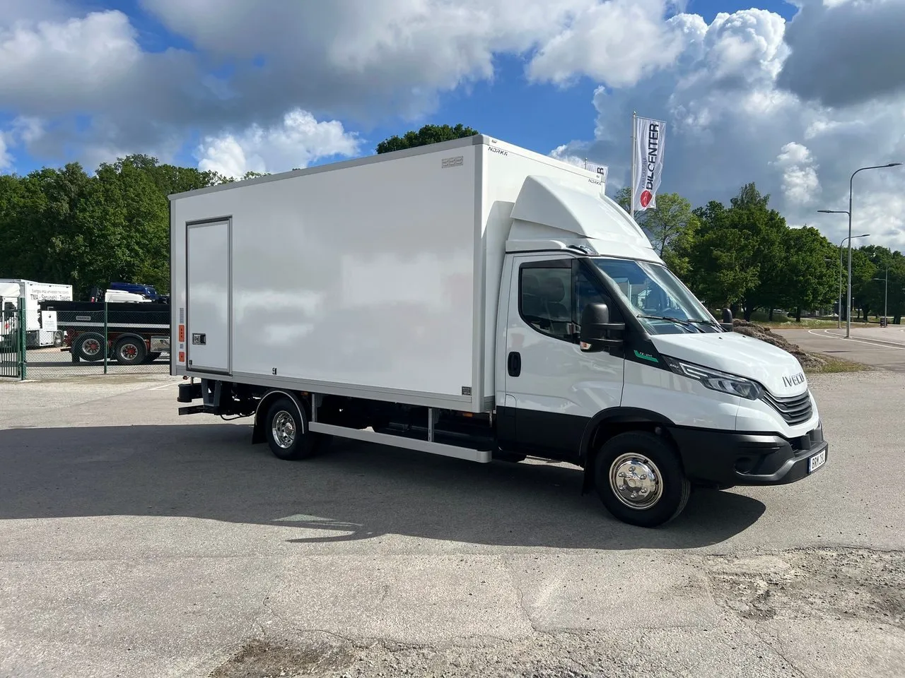 Vehicle image 14