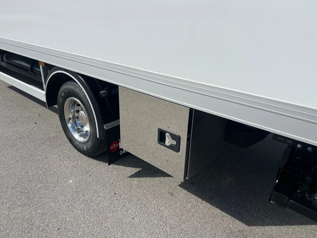 Vehicle image 28