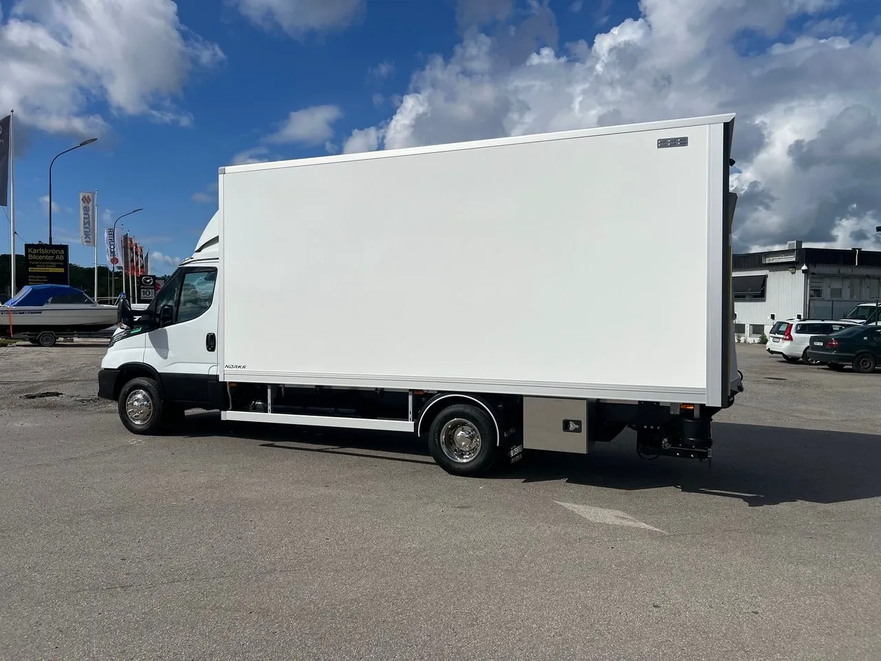 Vehicle image 21