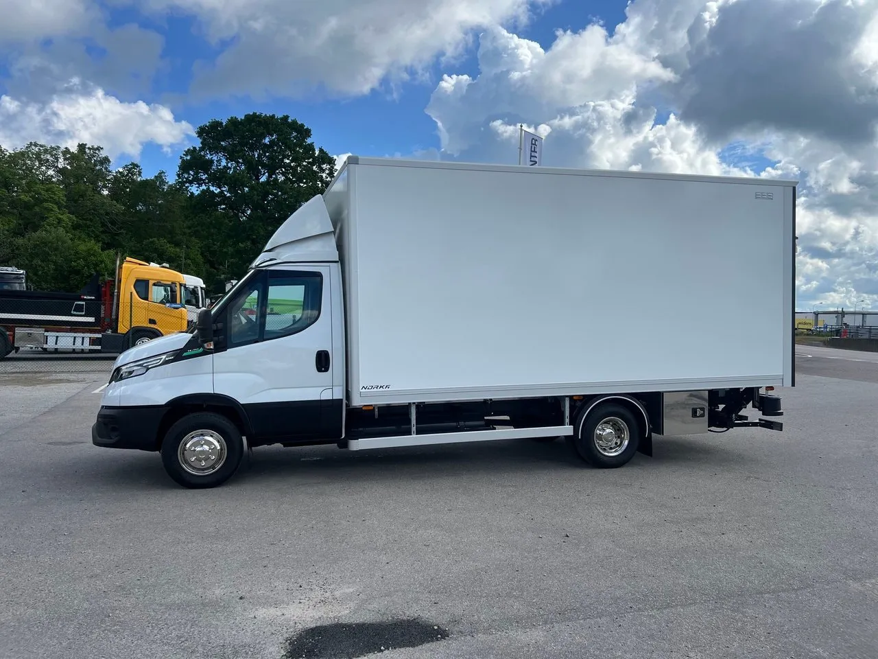 Vehicle image 35