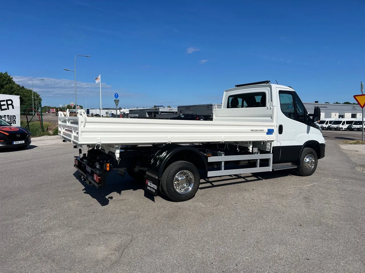 Vehicle image 16