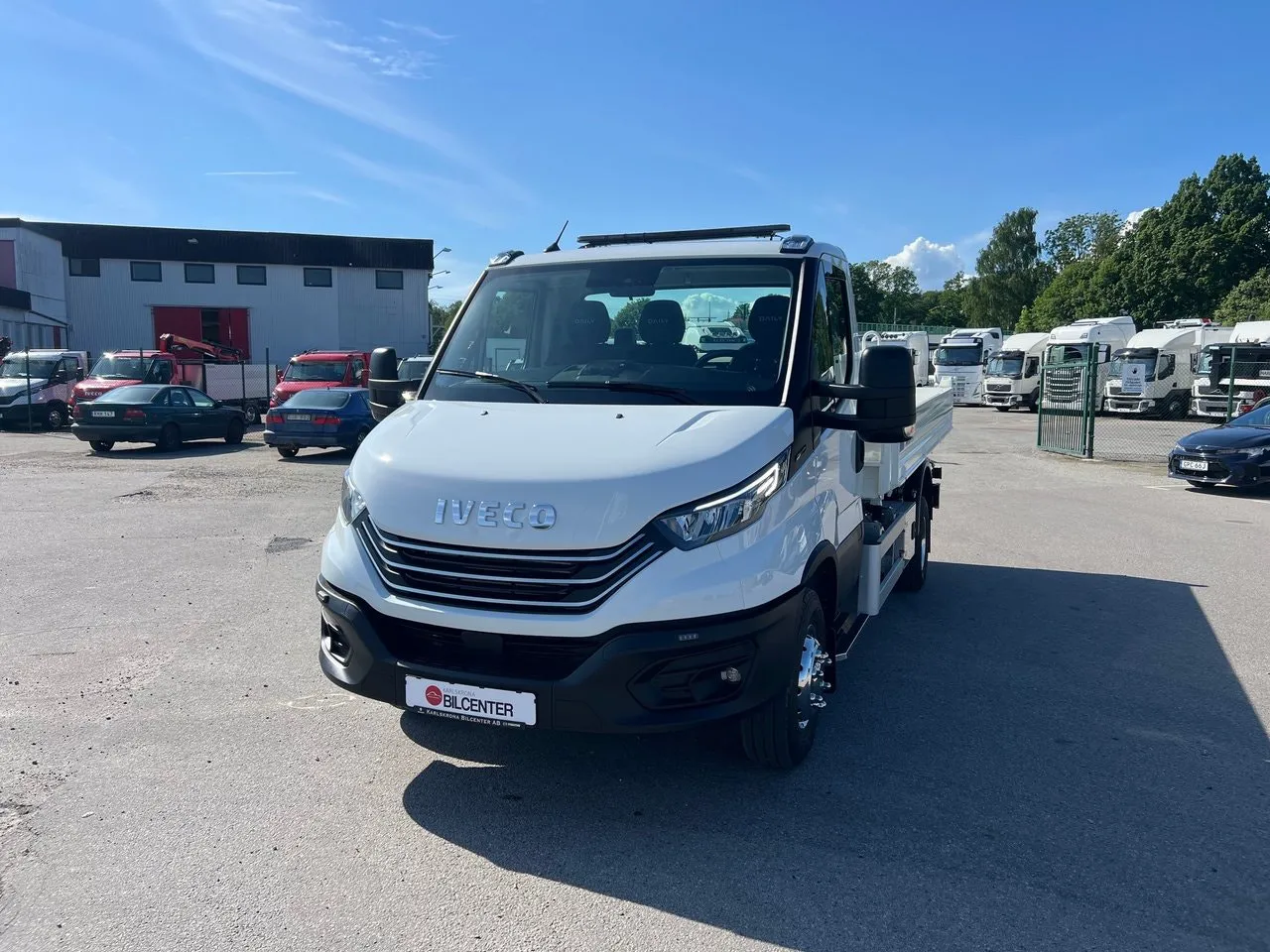 Vehicle image 6