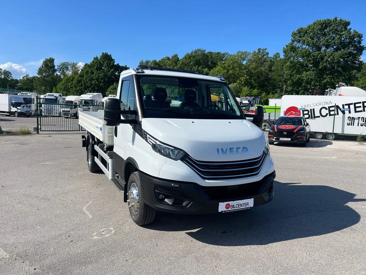 Vehicle image 27