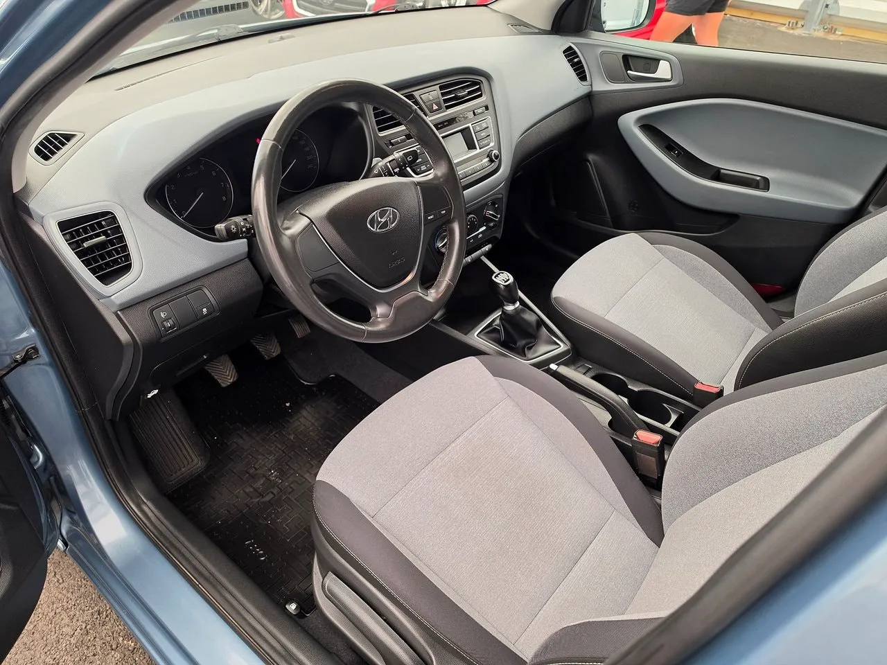 Vehicle image 15