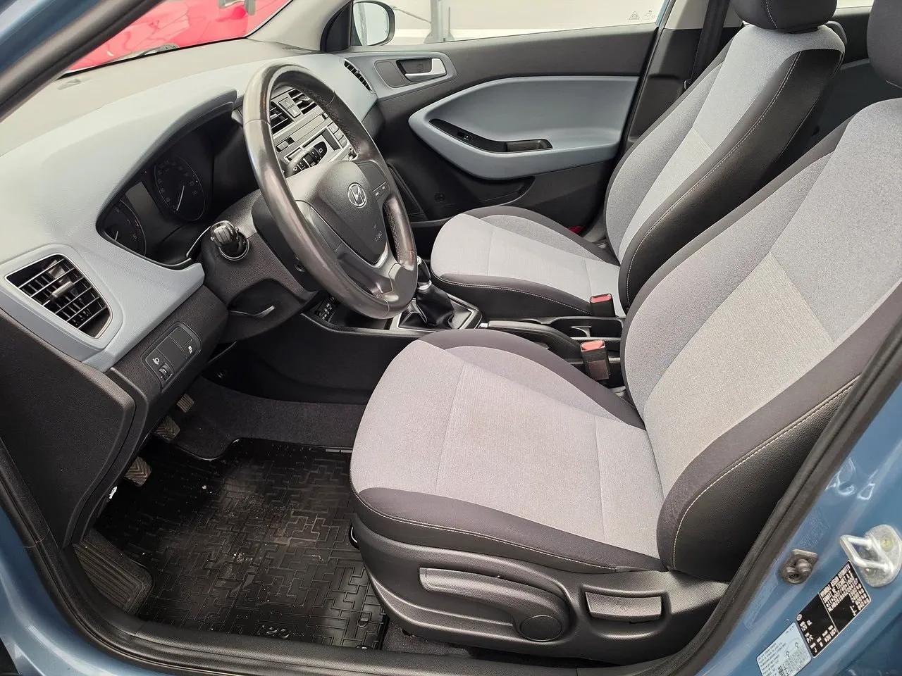 Vehicle image 16