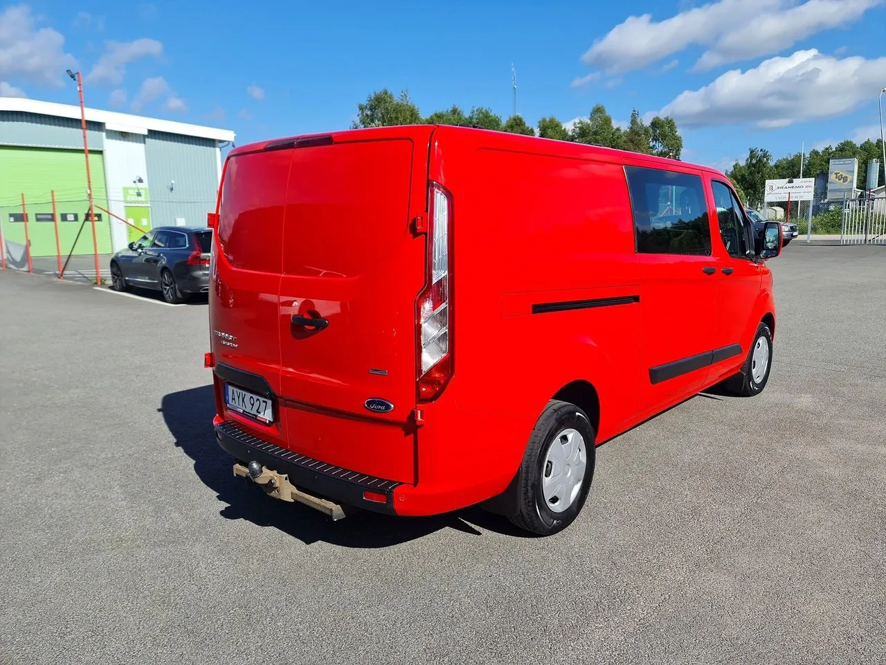 Vehicle image 3
