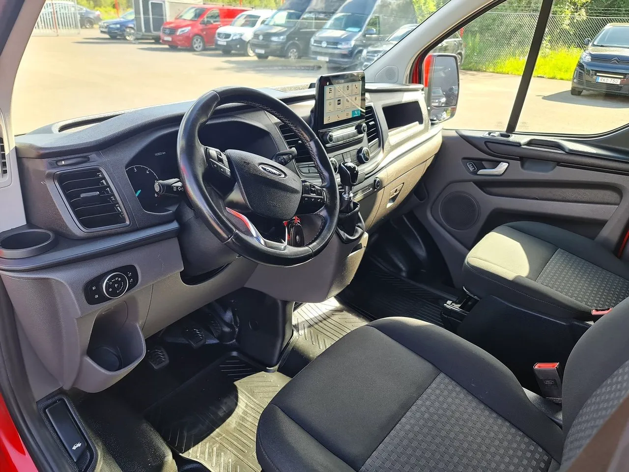 Vehicle image 16