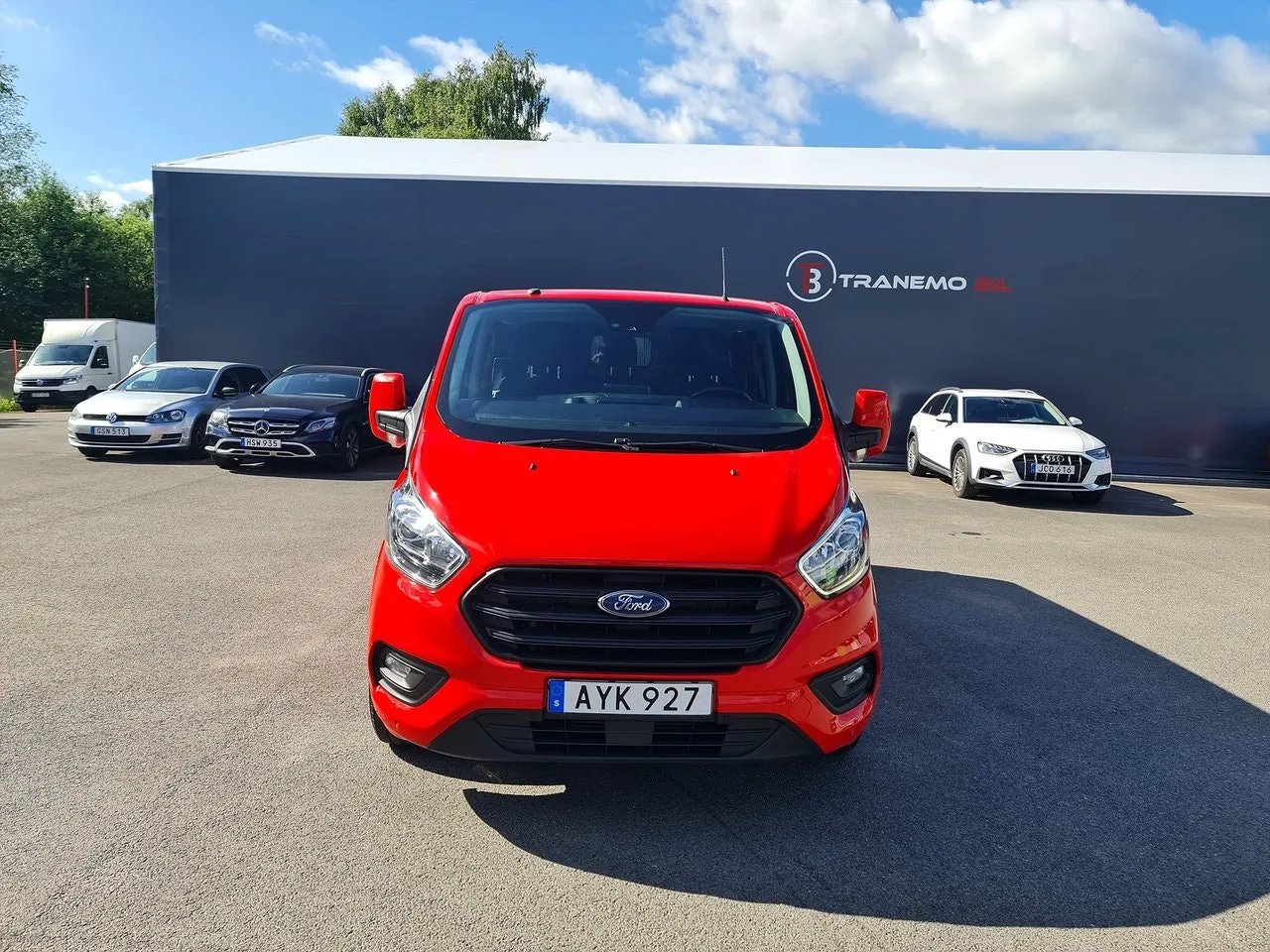 Vehicle image 10