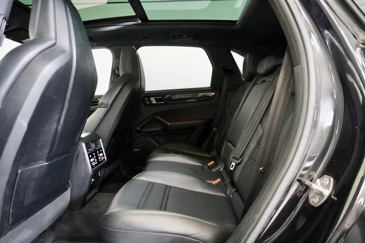 Vehicle image 25