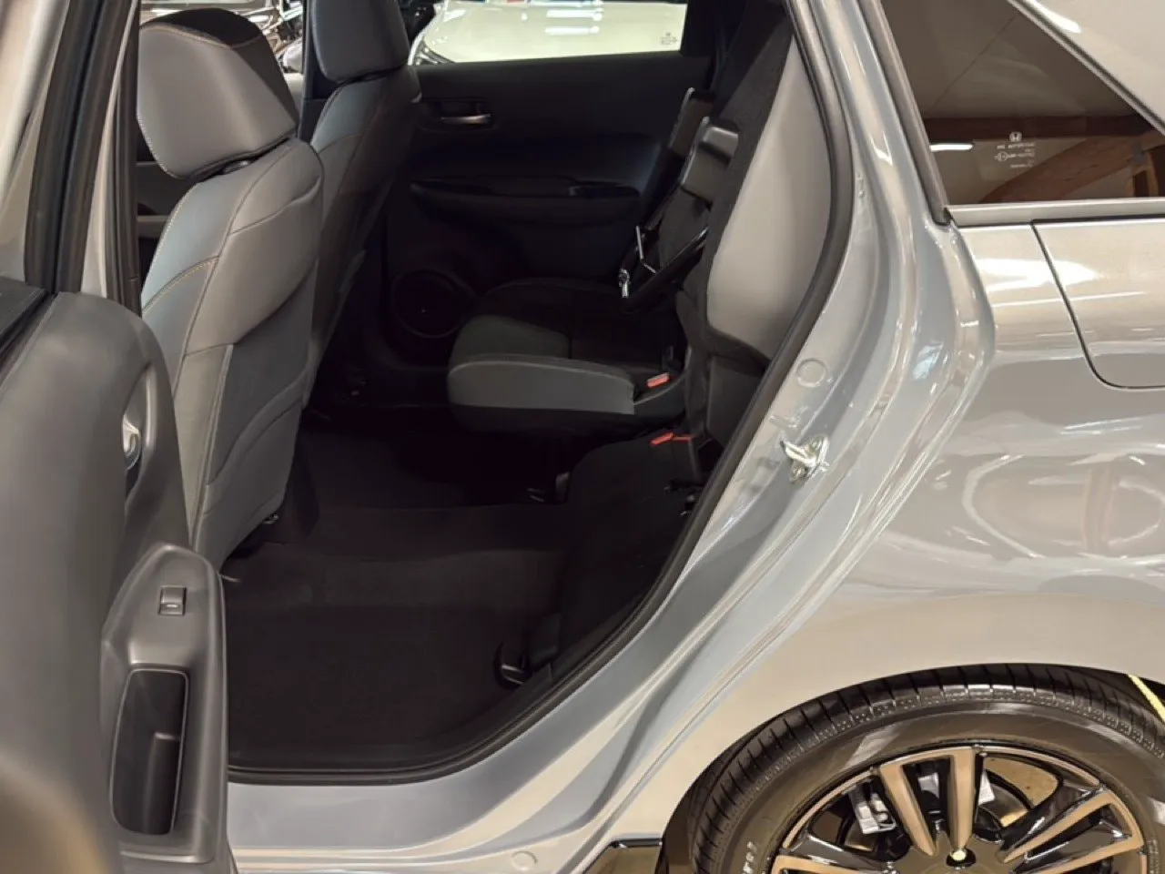 Vehicle image 15