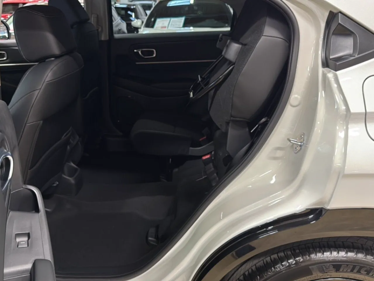 Vehicle image 16
