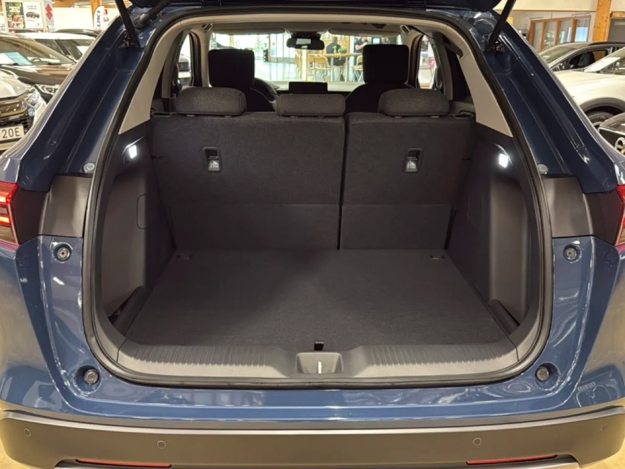 Vehicle image 13