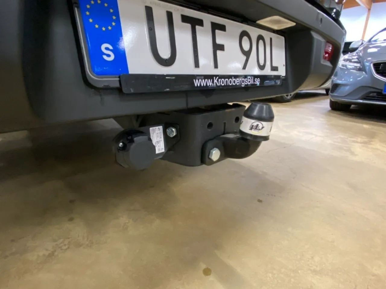 Vehicle image 14