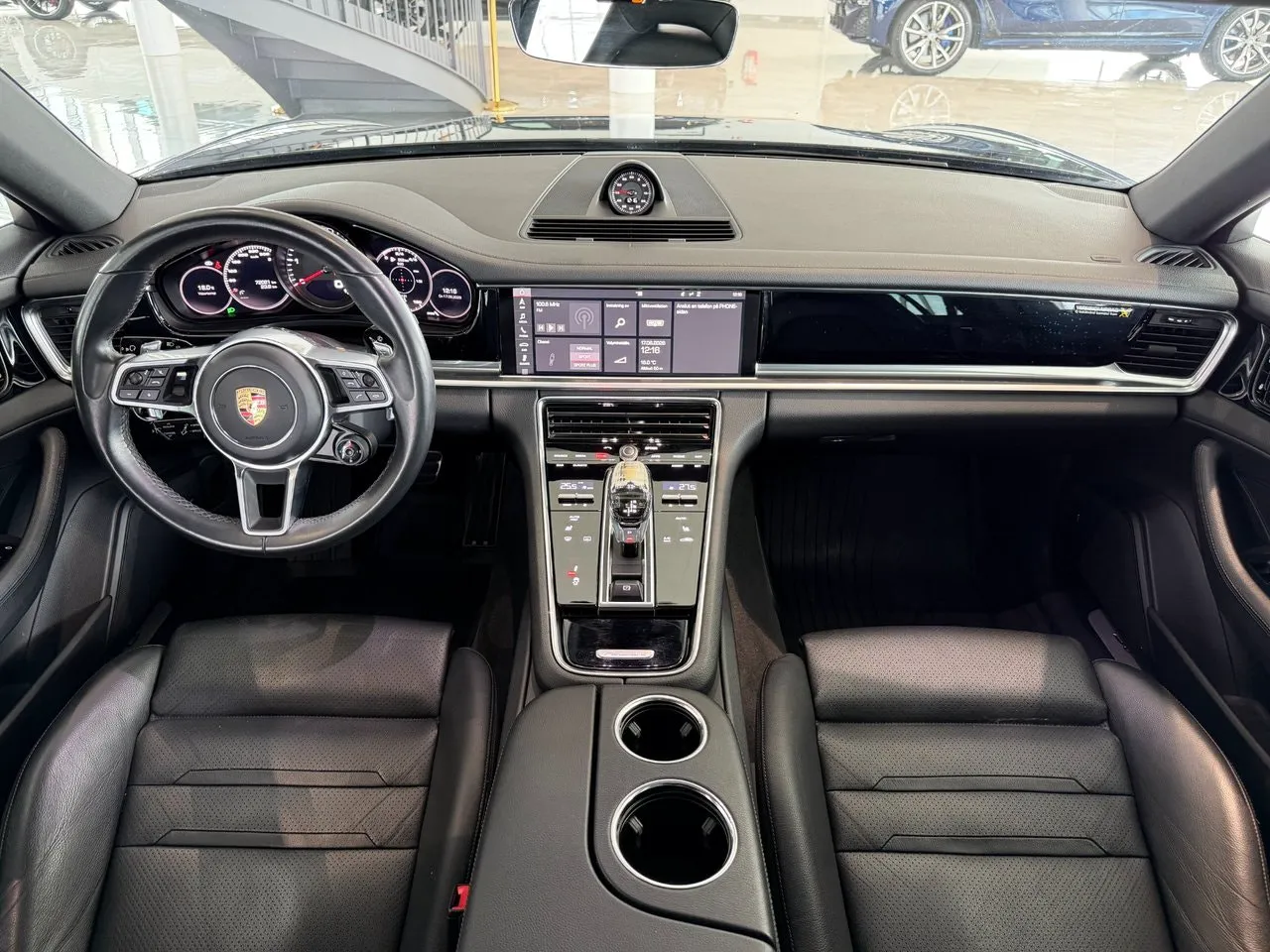 Vehicle image 12
