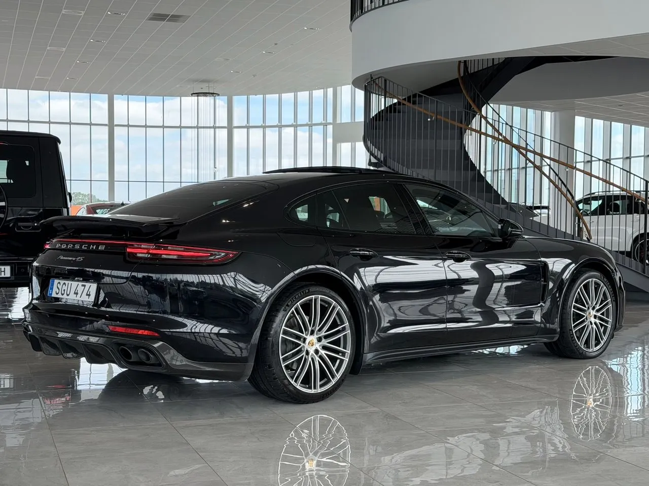 Vehicle image 4