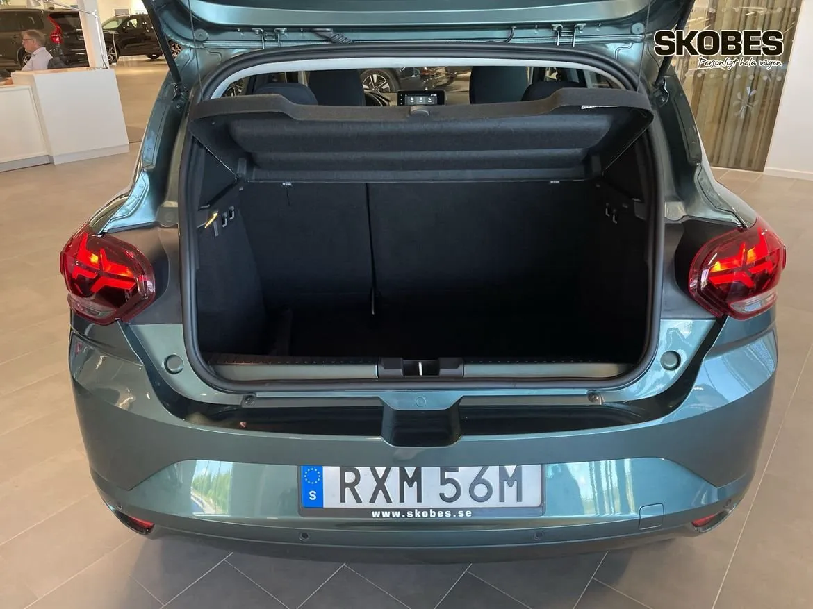 Vehicle image 15