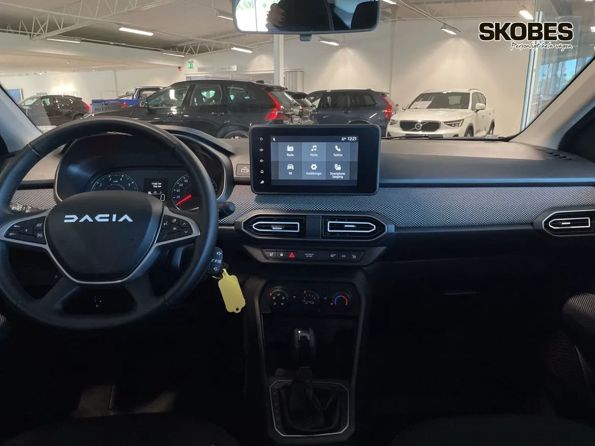 Vehicle image 11
