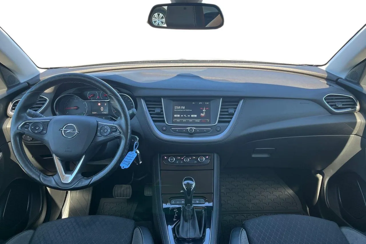 Vehicle image 11